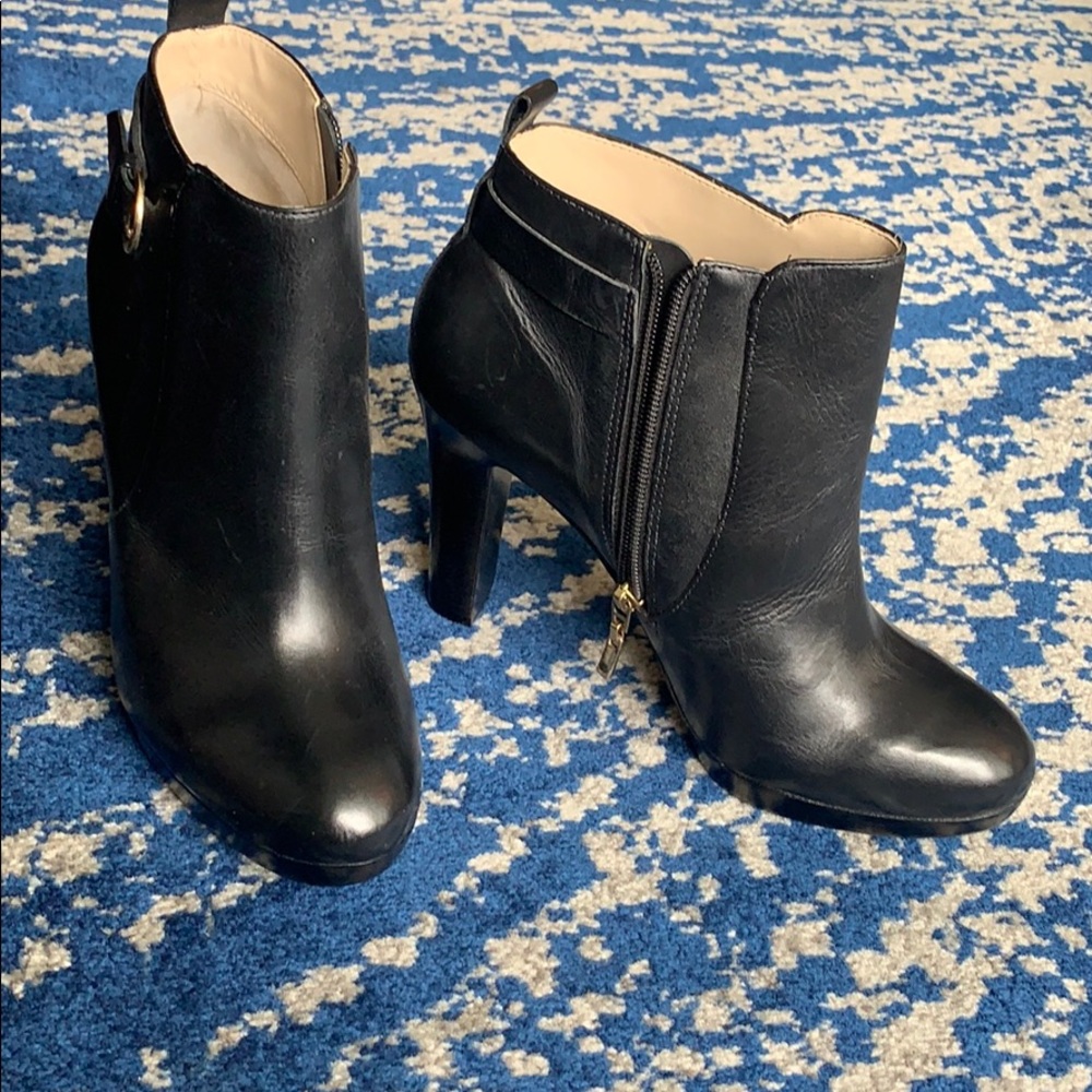 Neiman Marcus size 9 black leather ankle boot